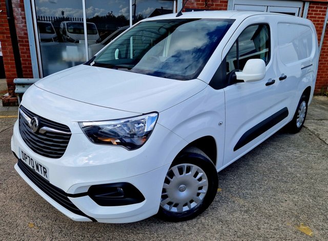 2020 70 Vauxhall Combo 1.5 L2H1 2300 SPORTIVE 101 BHP