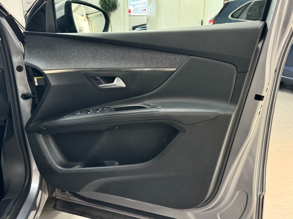 USED 2020 70 PEUGEOT 5008 1.2 PURETECH S/S ALLURE 5d 130 BHP 