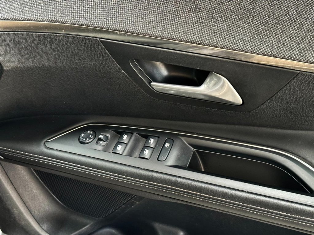 USED 2020 70 PEUGEOT 5008 1.2 PURETECH S/S ALLURE 5d 130 BHP 