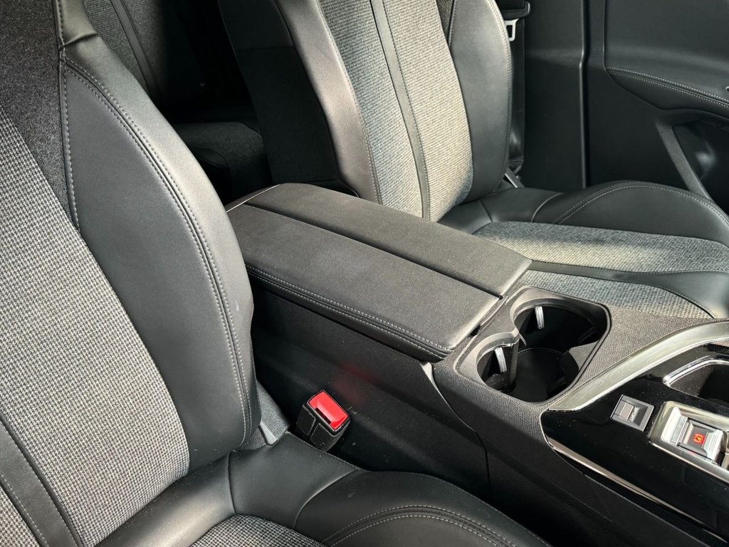 USED 2020 70 PEUGEOT 5008 1.2 PURETECH S/S ALLURE 5d 130 BHP 