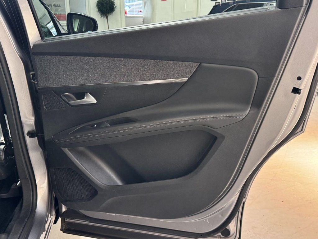 USED 2020 70 PEUGEOT 5008 1.2 PURETECH S/S ALLURE 5d 130 BHP 