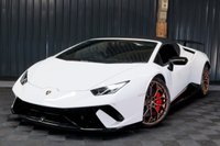 USED 2019 19 LAMBORGHINI HURACAN 5.2 LP 640-4 PERFORMANTE SPYDER 2d 631 BHP LAMBORGHINI WARRANTY TO JUNE 2025, MASSIVE SPEC, FULL LAMBORGHINI SERVICE HISTORY, FRONT LIFT, BRANDING PACK, STYLE PACK