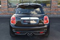 USED 2017 17 MINI HATCH COOPER 2.0 COOPER S 3d 189 BHP MEDIA XL / CHILLI PK / HEATED