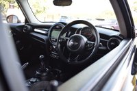 USED 2017 17 MINI HATCH COOPER 2.0 COOPER S 3d 189 BHP MEDIA XL / CHILLI PK / HEATED