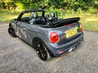 USED 2018 18 MINI CONVERTIBLE 2.0 COOPER S 2d 189 BHP 2 OWNER // CHILLI PACK // GOOD SERVICE HISTORY//FULL LEATHER HEATED//PARK CAMERA//BLUETOOTH//DAB//ADVANCED CAR EYE//  FULL LEATHER/SATNAV/DAB/PARK CAMERA