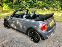 USED 2018 18 MINI CONVERTIBLE 2.0 COOPER S 2d 189 BHP 2 OWNER // CHILLI PACK // GOOD SERVICE HISTORY//FULL LEATHER HEATED//PARK CAMERA//BLUETOOTH//DAB//ADVANCED CAR EYE//  FULL LEATHER/SATNAV/DAB/PARK CAMERA