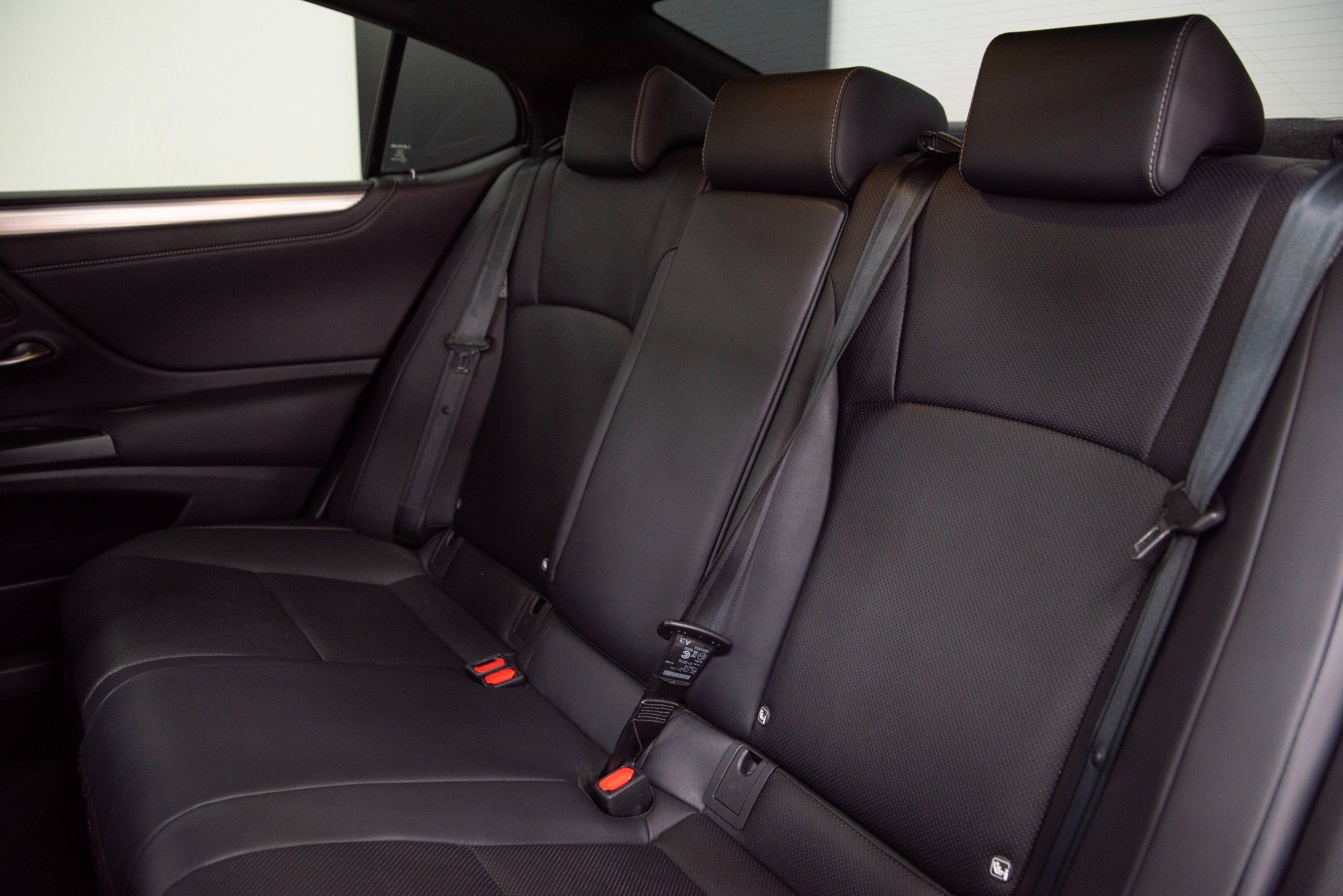 USED 2020 70 LEXUS ES 2.5 300H F SPORT 