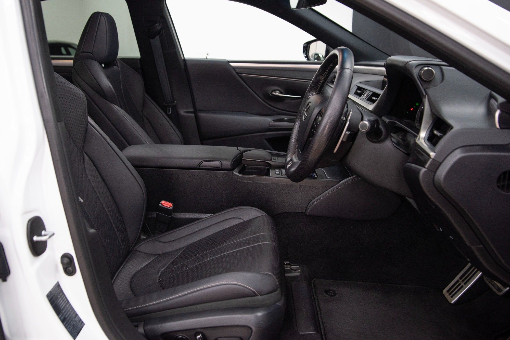 USED 2020 70 LEXUS ES 2.5 300H F SPORT 