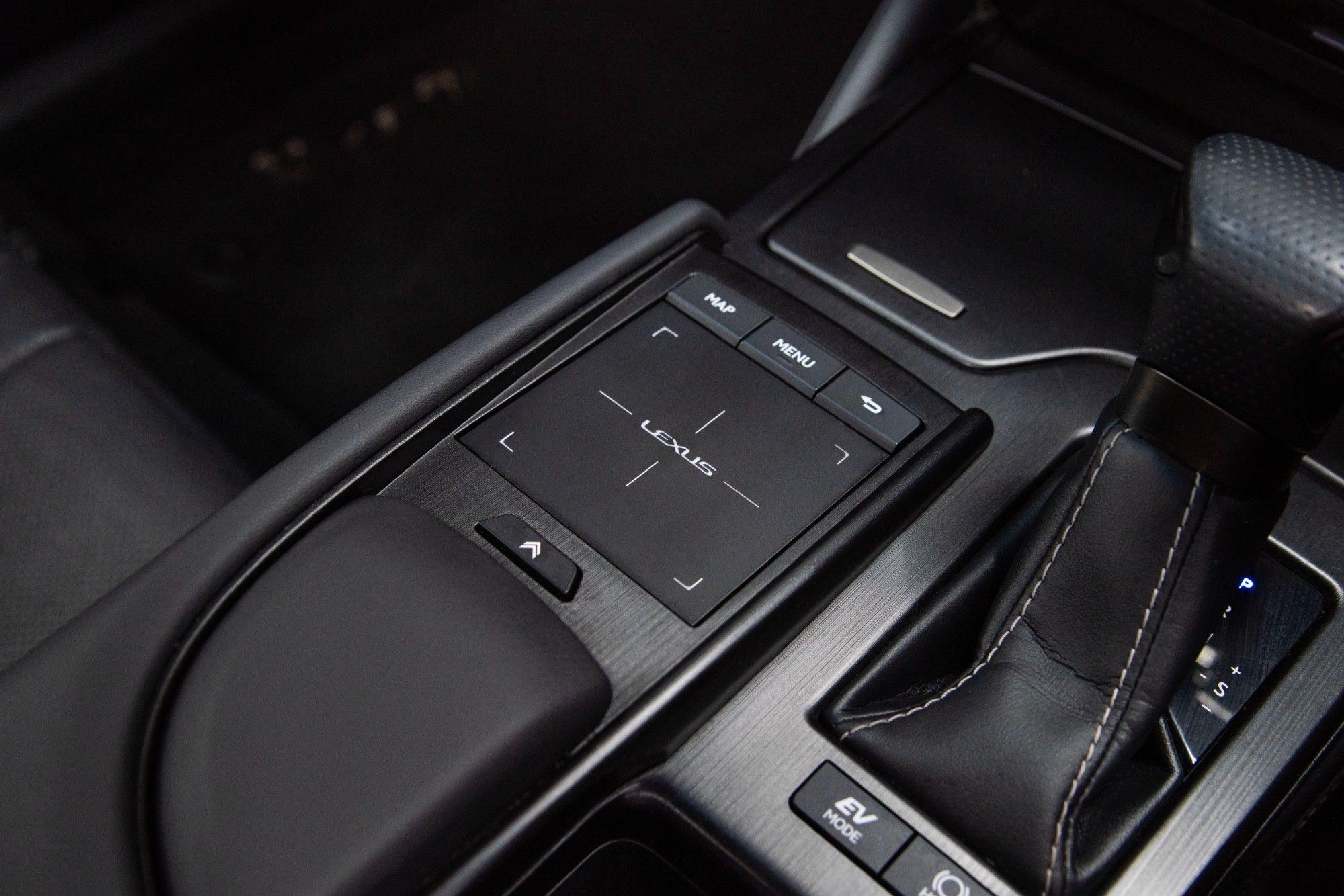 USED 2020 70 LEXUS ES 2.5 300H F SPORT 
