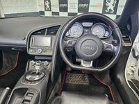 USED 2011 61 AUDI R8 4.2 SPYDER V8 QUATTRO 2d AUTO 430 BHP CONVERTIBLE