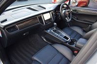 USED 2017 17 PORSCHE MACAN 2.0 PDK 5d 248 BHP PAN ROOF / HIGH SPEC / 1 OWNER