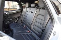 USED 2017 17 PORSCHE MACAN 2.0 PDK 5d 248 BHP PAN ROOF / HIGH SPEC / 1 OWNER