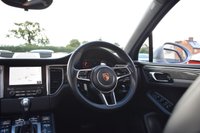 USED 2017 17 PORSCHE MACAN 2.0 PDK 5d 248 BHP PAN ROOF / HIGH SPEC / 1 OWNER