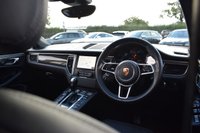 USED 2017 17 PORSCHE MACAN 2.0 PDK 5d 248 BHP PAN ROOF / HIGH SPEC / 1 OWNER