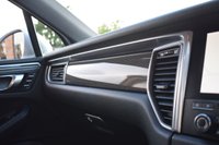 USED 2017 17 PORSCHE MACAN 2.0 PDK 5d 248 BHP PAN ROOF / HIGH SPEC / 1 OWNER