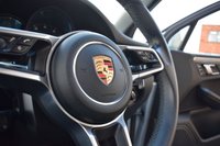 USED 2017 17 PORSCHE MACAN 2.0 PDK 5d 248 BHP PAN ROOF / HIGH SPEC / 1 OWNER