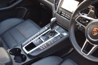 USED 2017 17 PORSCHE MACAN 2.0 PDK 5d 248 BHP PAN ROOF / HIGH SPEC / 1 OWNER