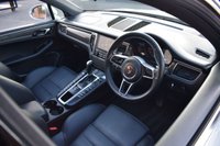USED 2017 17 PORSCHE MACAN 2.0 PDK 5d 248 BHP PAN ROOF / HIGH SPEC / 1 OWNER