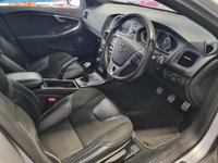 USED 2017 67 VOLVO V40 2.0 D3 R-DESIGN NAV PLUS 5d 148 BHP 6 months warranty