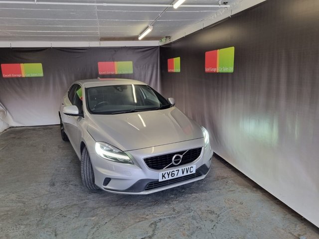 2017 67 Volvo V40 2.0 D3 R-DESIGN NAV PLUS 5d 148 BHP