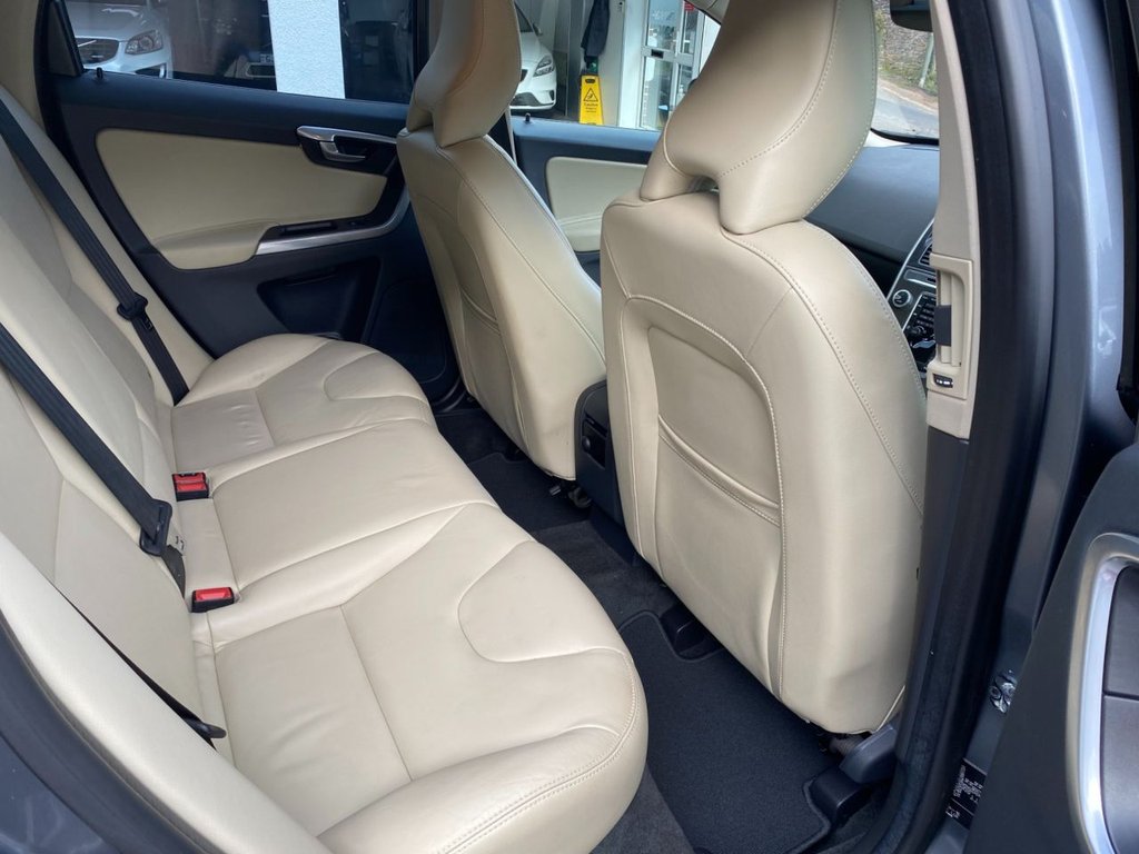 USED 2016 16 VOLVO XC60 2.4 D5 SE LUX NAV AWD 5d 217 BHP FULL SERVICE HISTORY
