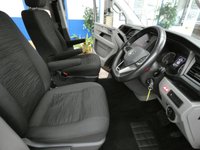 USED 2020 70 VOLKSWAGEN TRANSPORTER SHUTTLE 2.0 SHUTTLE SE TDI 5d 148 BHP LWB 8 SEATS SAT NAV REAR VIEW CAMERA CRUISE OCNTROL PARKING SENSORS AUTO FOLDING SIDE STEPS 1 OWNER EXCELLENT SERVICE HISTORY GENUINE LOW MILEAGE