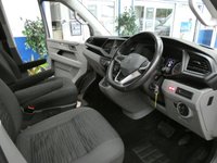 USED 2020 70 VOLKSWAGEN TRANSPORTER SHUTTLE 2.0 SHUTTLE SE TDI 5d 148 BHP LWB 8 SEATS SAT NAV REAR VIEW CAMERA CRUISE OCNTROL PARKING SENSORS AUTO FOLDING SIDE STEPS 1 OWNER EXCELLENT SERVICE HISTORY GENUINE LOW MILEAGE