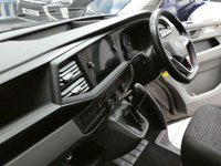USED 2020 70 VOLKSWAGEN TRANSPORTER SHUTTLE 2.0 SHUTTLE SE TDI 5d 148 BHP LWB 8 SEATS SAT NAV REAR VIEW CAMERA CRUISE OCNTROL PARKING SENSORS AUTO FOLDING SIDE STEPS 1 OWNER EXCELLENT SERVICE HISTORY GENUINE LOW MILEAGE