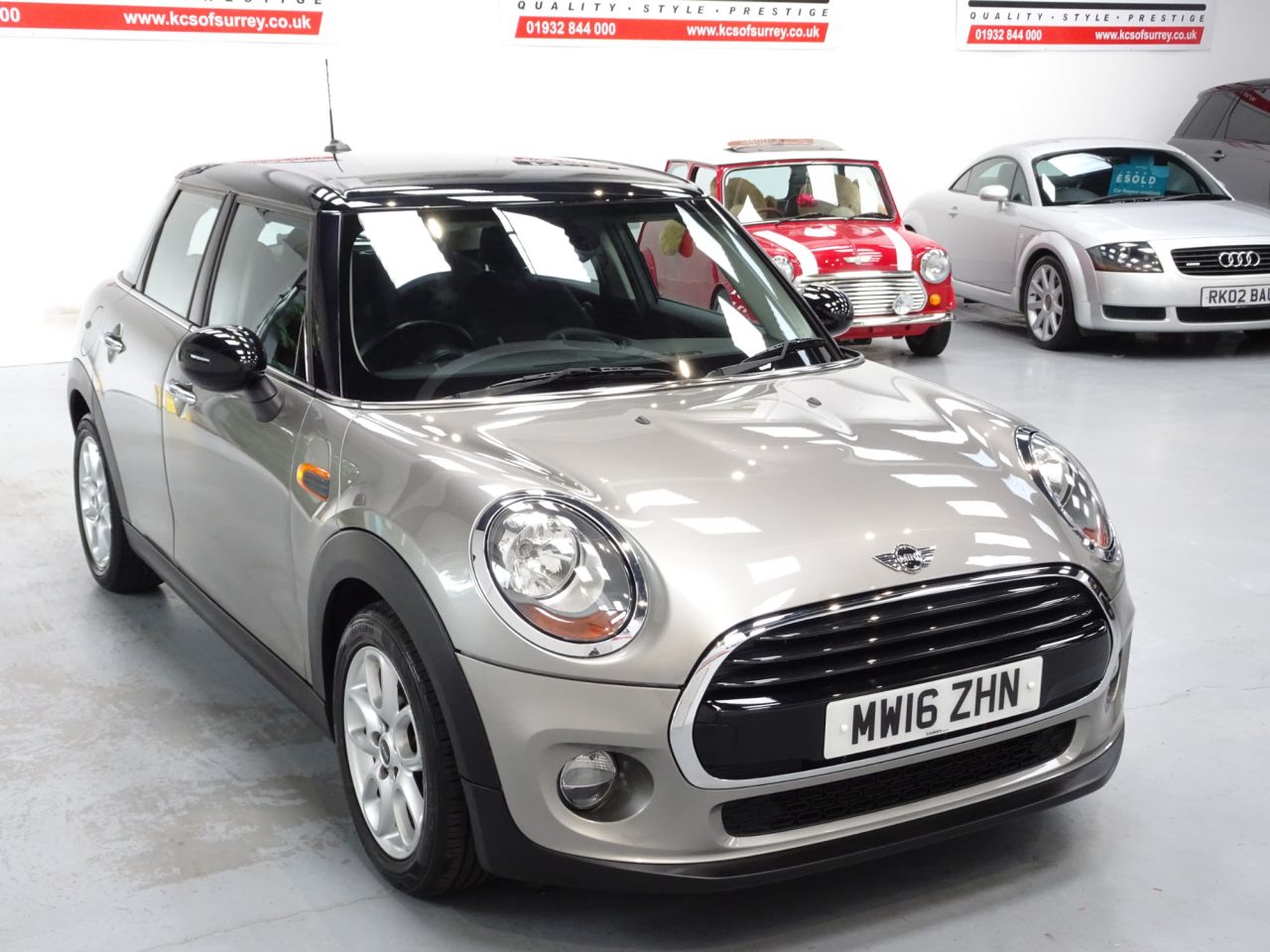 2016 MINI Hatch Cooper £11,850