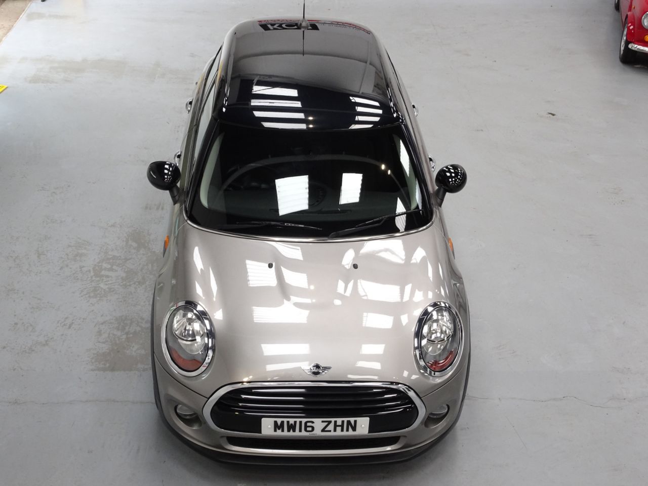 2016 MINI Hatch Cooper £11,850