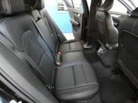 USED 2020 70 VOLVO XC40 2.0 B4 INSCRIPTION PRO MHEV 5d 195 BHP SAT NAV HEATED LEATHER INTERIOR REAR VIEW CAMERA CRUISE CONTROL PARKING SENSOR 1 OWNER SERVICE HISTORY