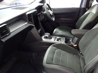 USED 2023 73 VOLKSWAGEN AMAROK 2.0 DC TDI LIFE 4MOTION 203 BHP SAT NAV CRUISE CAMERA HEATED SEATS BOOT LINER TECH PACK