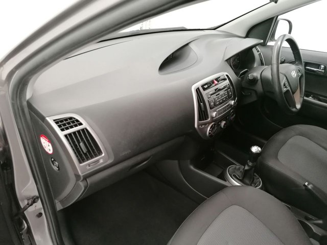 2014 HYUNDAI I20 - Photo 8