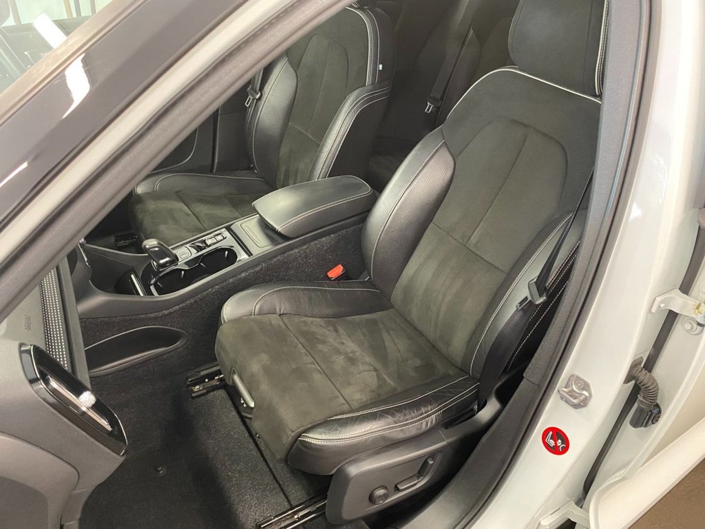 USED 2018 18 VOLVO XC40 2.0 T5 FIRST EDITION AWD 5d 247 BHP FIRST EDITION FULL HISTORY