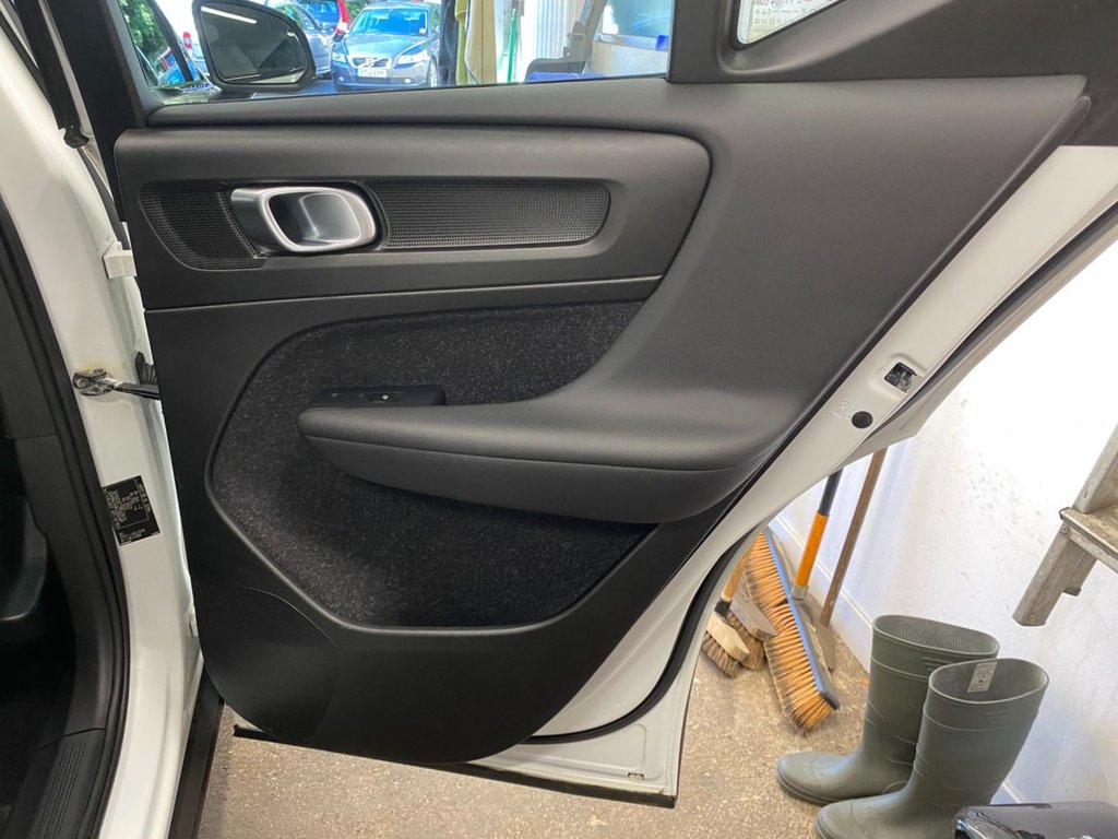 USED 2018 18 VOLVO XC40 2.0 T5 FIRST EDITION AWD 5d 247 BHP FIRST EDITION FULL HISTORY