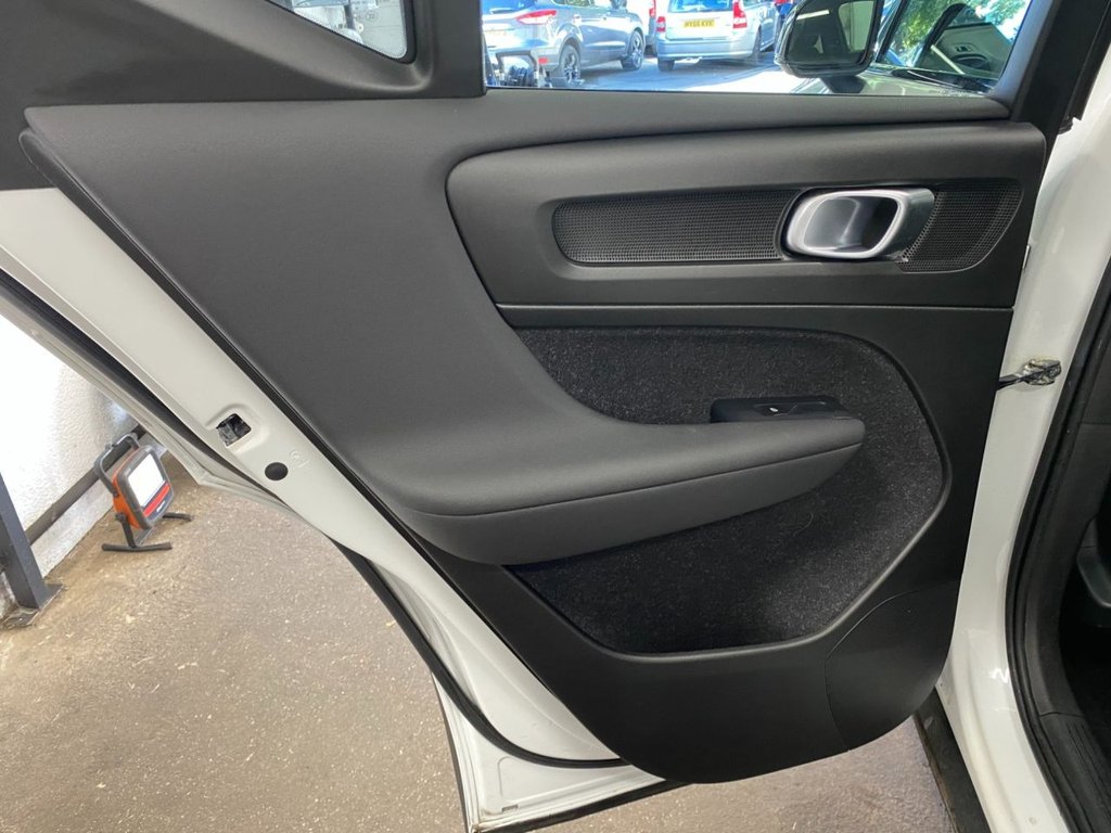 USED 2018 18 VOLVO XC40 2.0 T5 FIRST EDITION AWD 5d 247 BHP FIRST EDITION FULL HISTORY