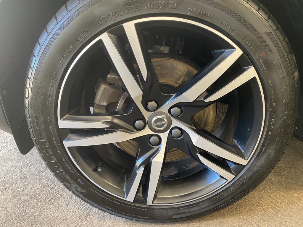 USED 2018 18 VOLVO XC40 2.0 T5 FIRST EDITION AWD 5d 247 BHP FIRST EDITION FULL HISTORY