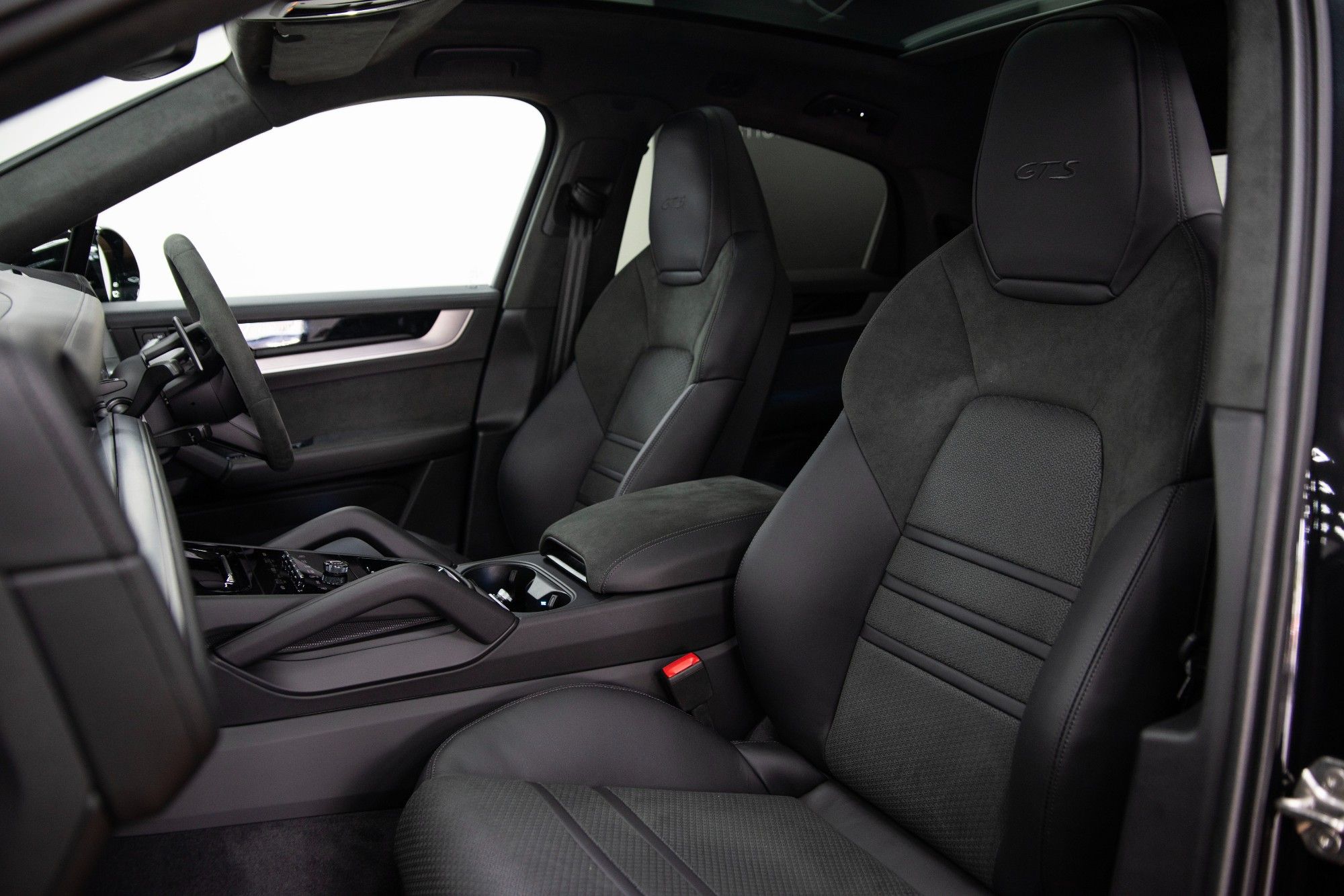 USED 2024 74 PORSCHE CAYENNE GTS 
