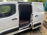 USED 2021 21 PEUGEOT PARTNER 1.5 BLUEHDI PROFESSIONAL L1 101 BHP 1.5 BLUE-HDi - 1 OWNER FROM BRAND NEW - 19,719 MILES ONLY - PANEL VAN - DOUBLE REAR DOORS - N/S SIDE SLIDING DOOR - PLY LINED REAR - BIG SAVING ON LIST PRICE WHEN NEW