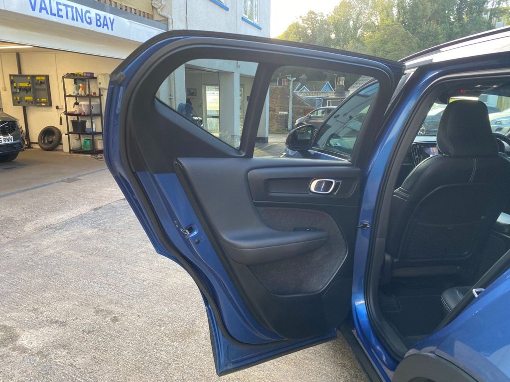 USED 2019 69 VOLVO XC40 2.0 T5 R-DESIGN PRO AWD 5d 245 BHP 