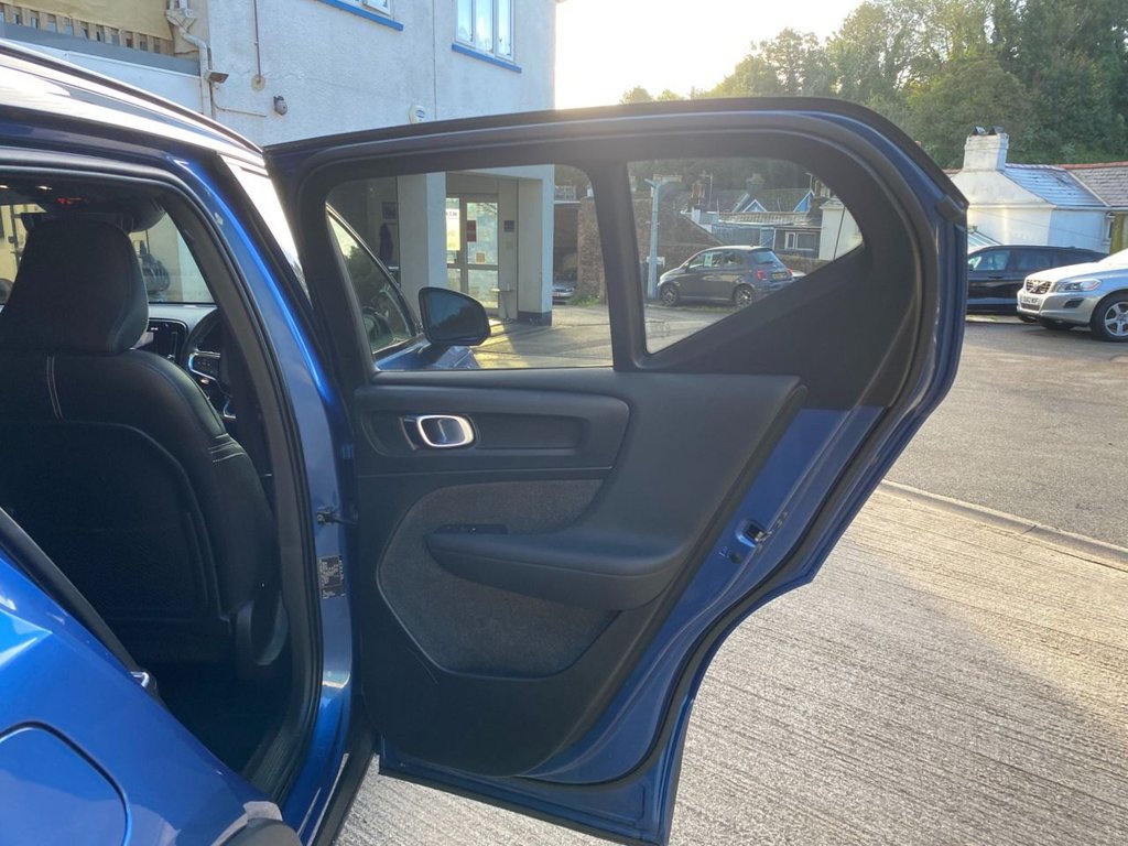 USED 2019 69 VOLVO XC40 2.0 T5 R-DESIGN PRO AWD 5d 245 BHP 