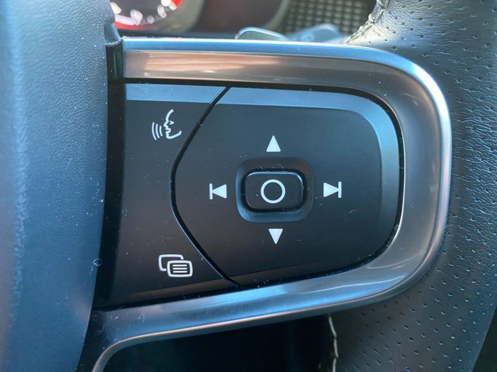 USED 2019 69 VOLVO XC40 2.0 T5 R-DESIGN PRO AWD 5d 245 BHP 