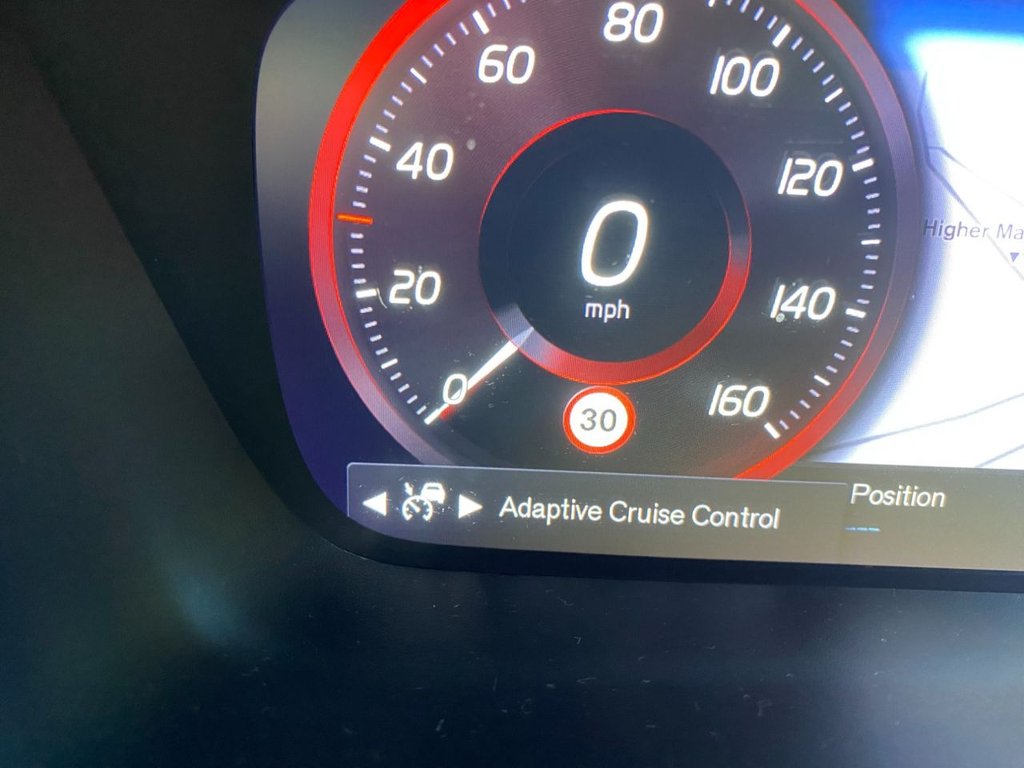 USED 2019 69 VOLVO XC40 2.0 T5 R-DESIGN PRO AWD 5d 245 BHP 