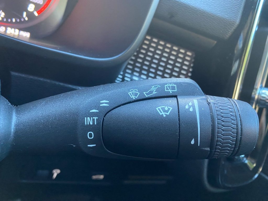 USED 2019 69 VOLVO XC40 2.0 T5 R-DESIGN PRO AWD 5d 245 BHP 