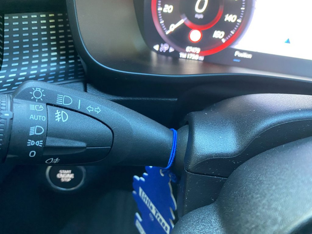 USED 2019 69 VOLVO XC40 2.0 T5 R-DESIGN PRO AWD 5d 245 BHP 