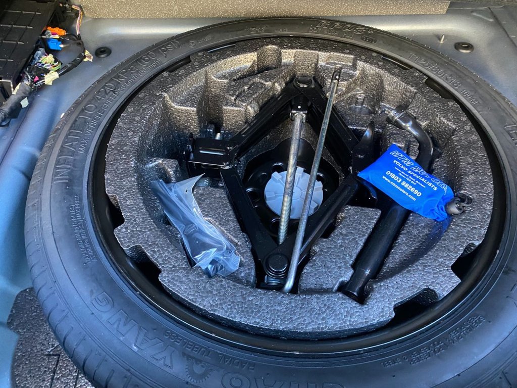 USED 2019 69 VOLVO XC40 2.0 T5 R-DESIGN PRO AWD 5d 245 BHP 