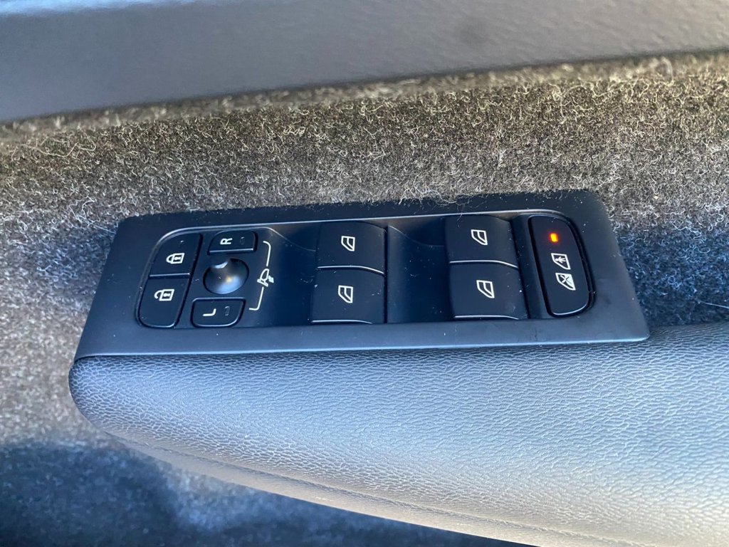 USED 2019 69 VOLVO XC40 2.0 T5 R-DESIGN PRO AWD 5d 245 BHP 