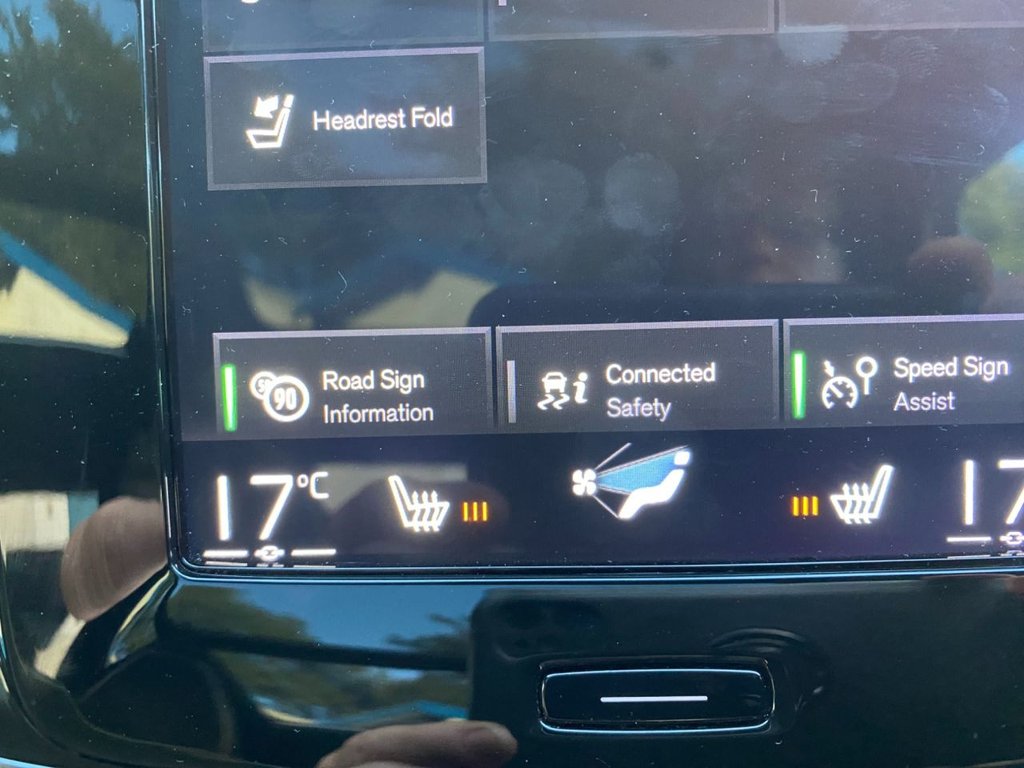 USED 2019 69 VOLVO XC40 2.0 T5 R-DESIGN PRO AWD 5d 245 BHP 