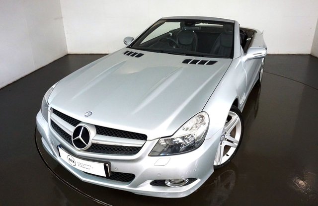 2010 10 Mercedes-Benz Sl 3.5 SL350 2d 315 BHP-SUPERB LOW MILEAGE EXAMPLE FINISHED IN IRIDIUM SILVER METALLIC WITH HEATED BLACK LEATHER UPHOLSTERY-AIR SCARF-CLIMATE CONTROL-CRUISE CONTROL-SATNAV-BLUETOOTH-19