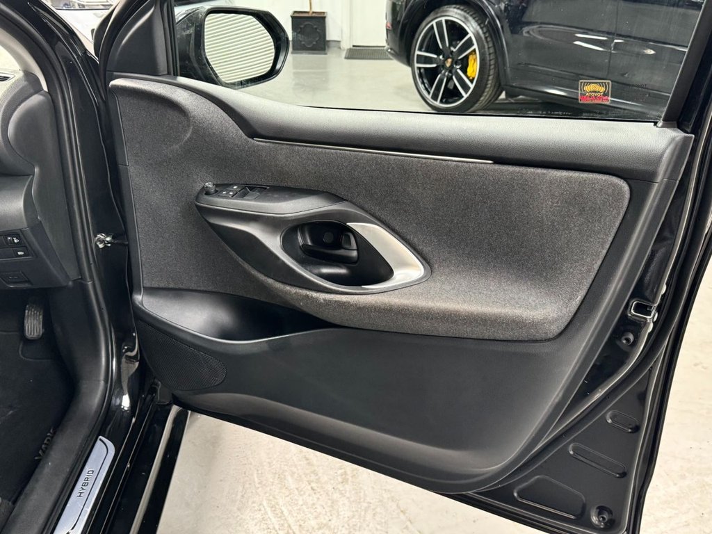 USED 2021 21 TOYOTA YARIS 1.5 ICON FHEV 5d 114 BHP REVERSE CAMERA+APPLE CAR PLAY